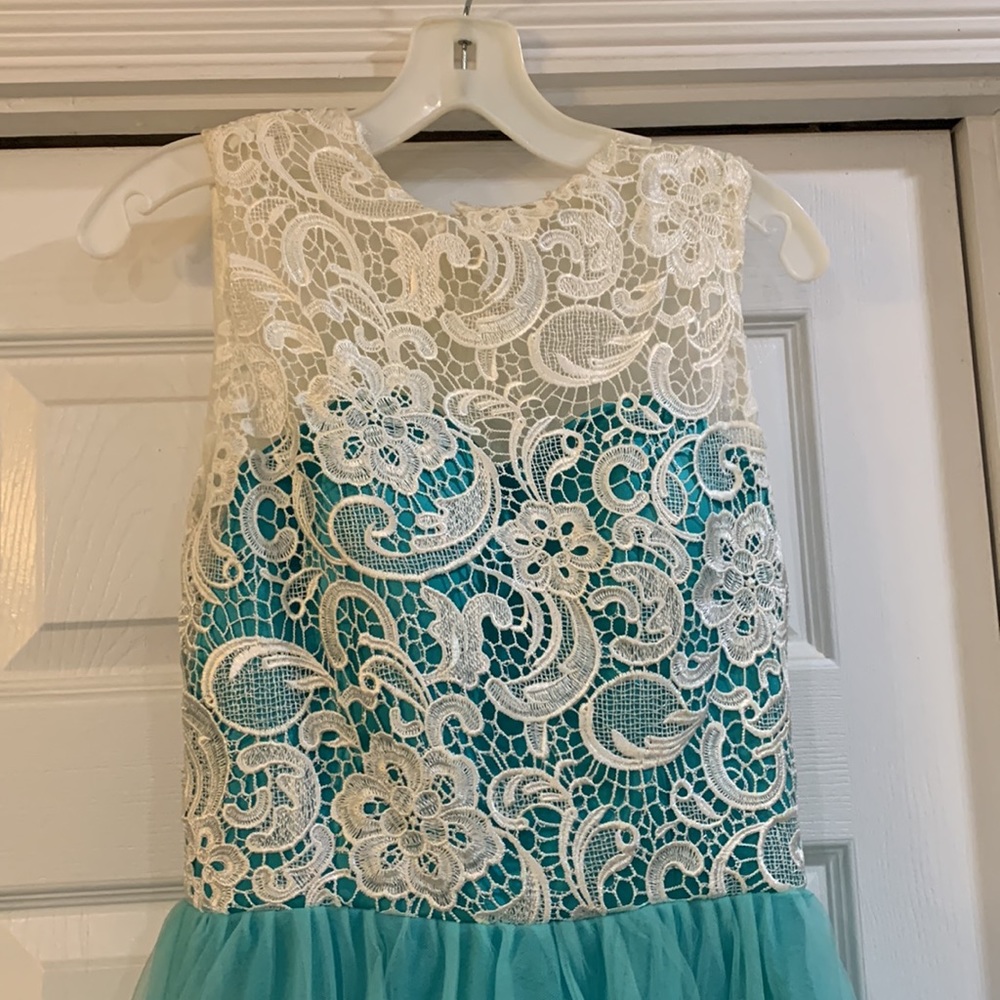 Prom dress - Picture 2 of 4